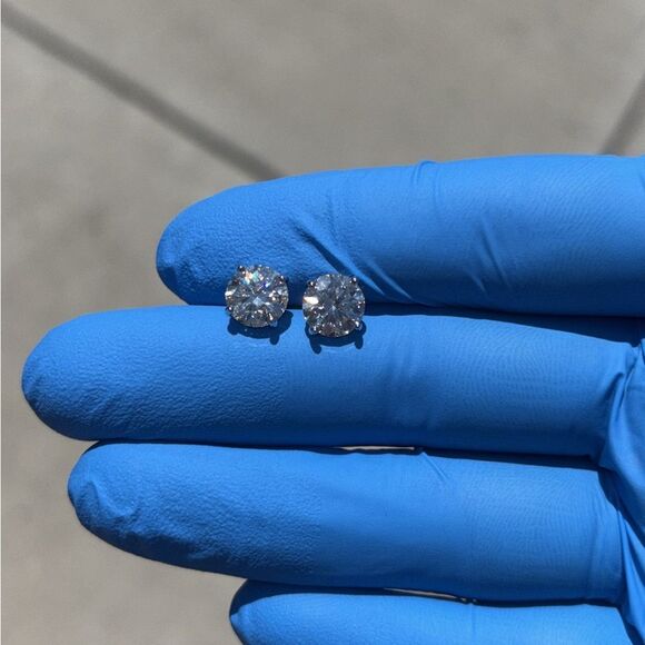 Moissanite Diamond Stud Earrings 2 Carat - Picture 4 of 4
